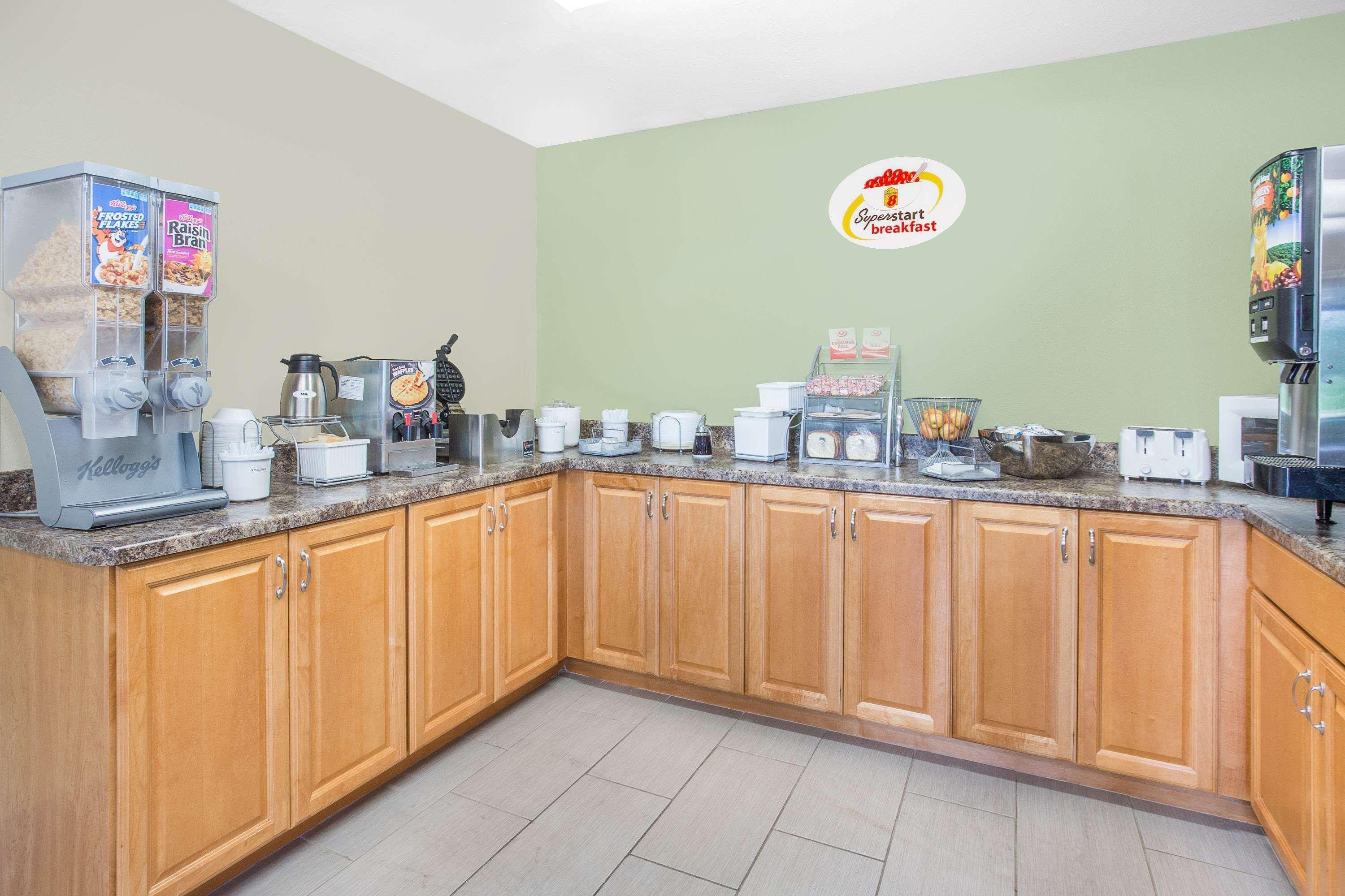 Super 8 By Wyndham East Moline Ξενοδοχείο Εξωτερικό φωτογραφία